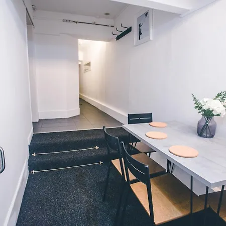 53 Pembroke Rd Apartment *