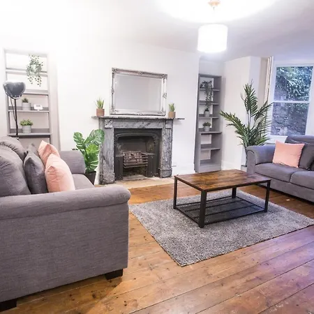 53 Pembroke Rd *