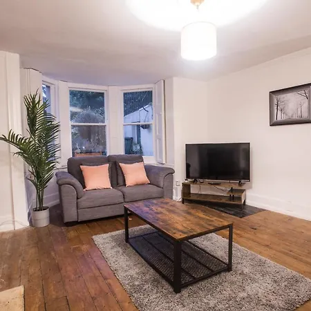 53 Pembroke Rd